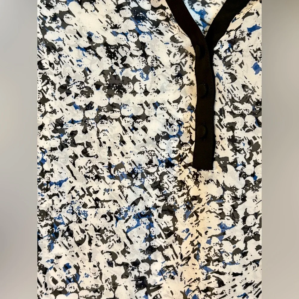 🖤Torrid Black and White Patterned Blouse- WORN ONCE! - Picture 2 of 4